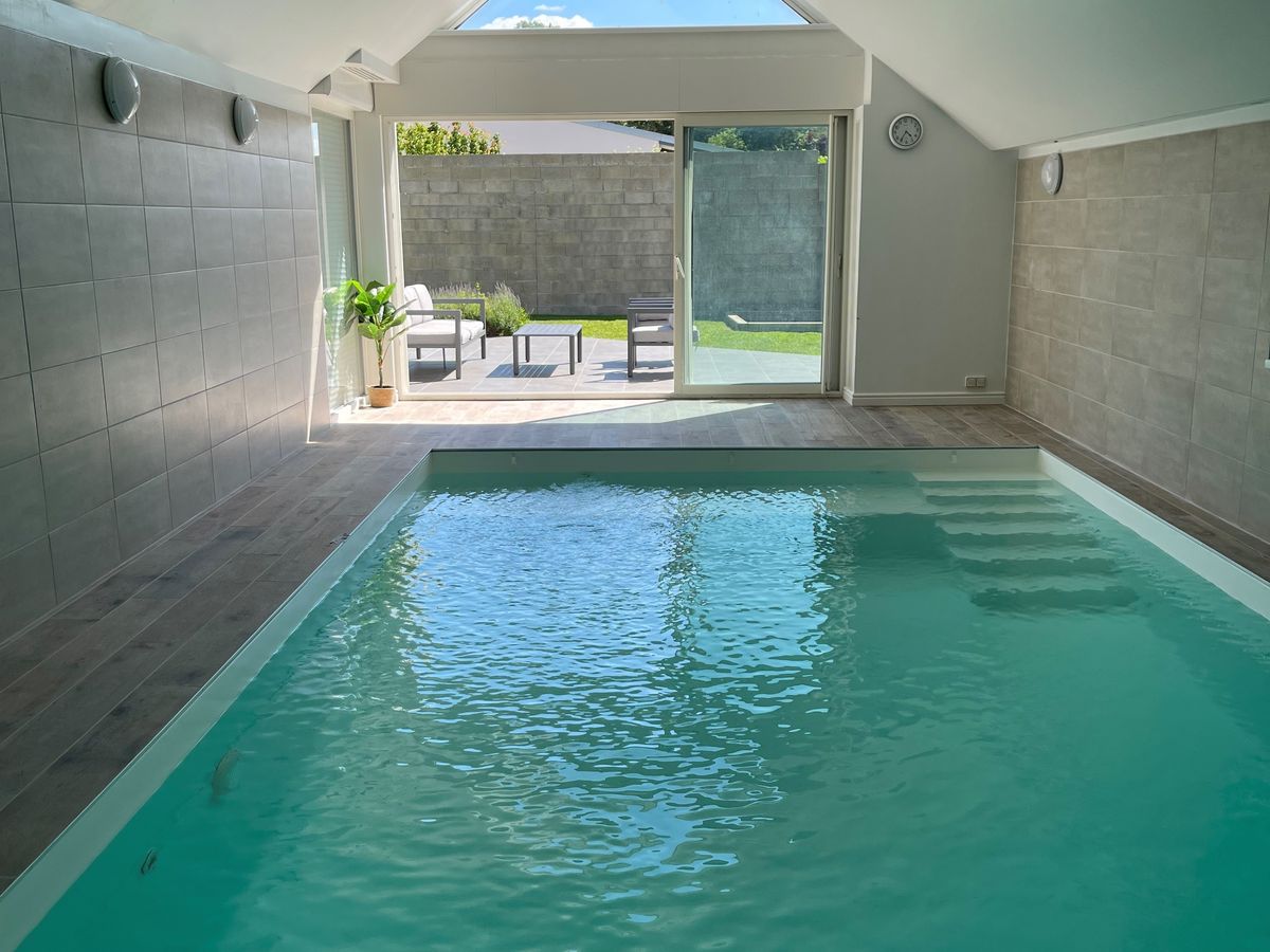 La piscine intérieure chauffée